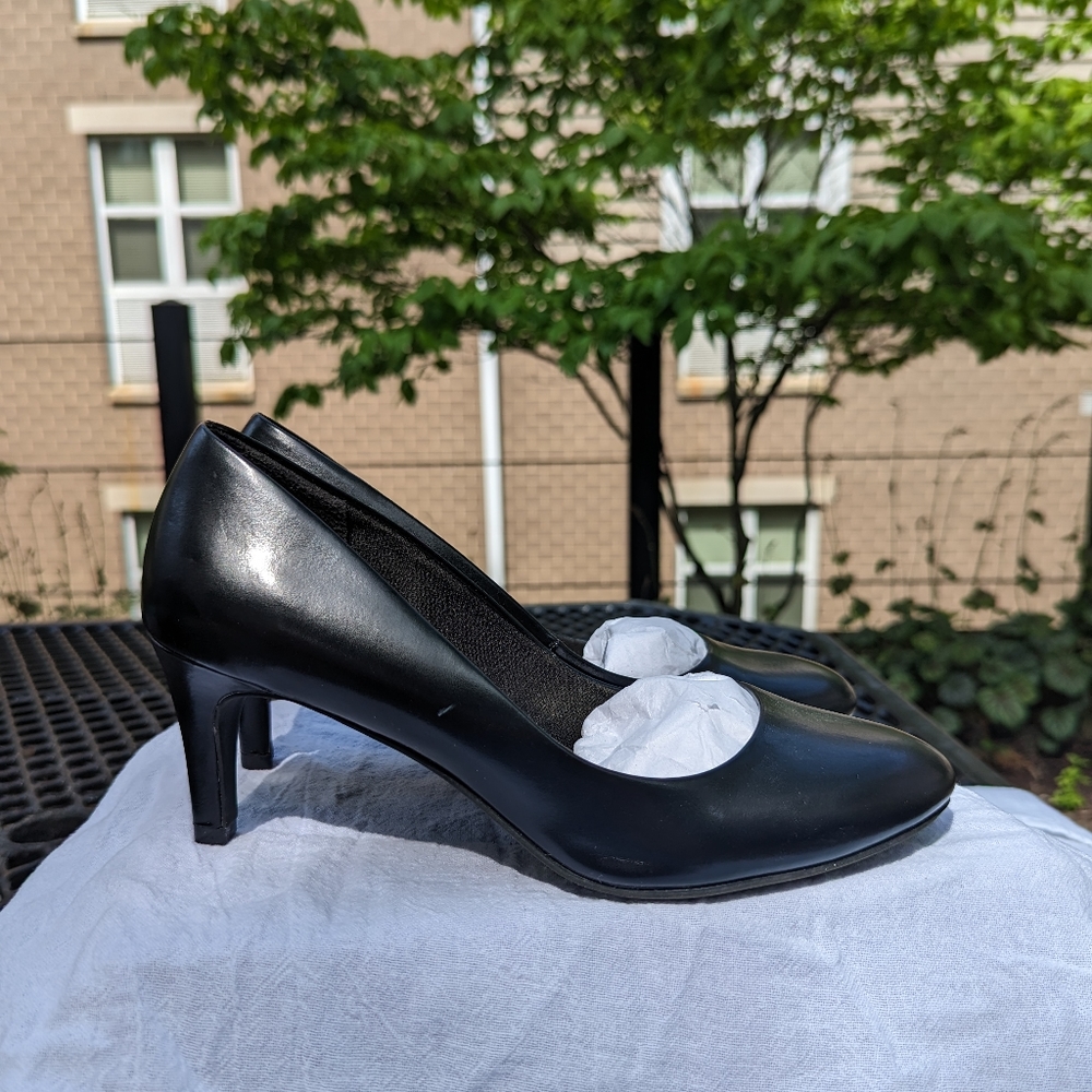 Dexflex Comfort Karma Round Toe Heel Size 9.5W in Black